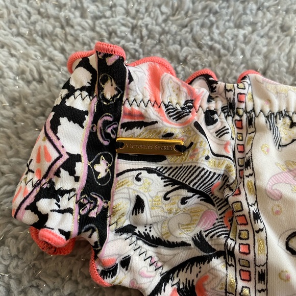 Victoria Secret The Ruffle Cheeky - Picture 4 of 6